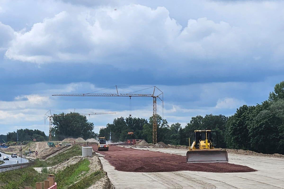 Straßenbau mit Bagger